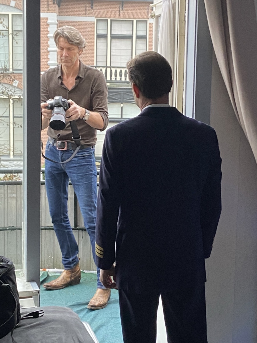 Achter de schermen bij een professionele fotoshoot in Villa Vredestein