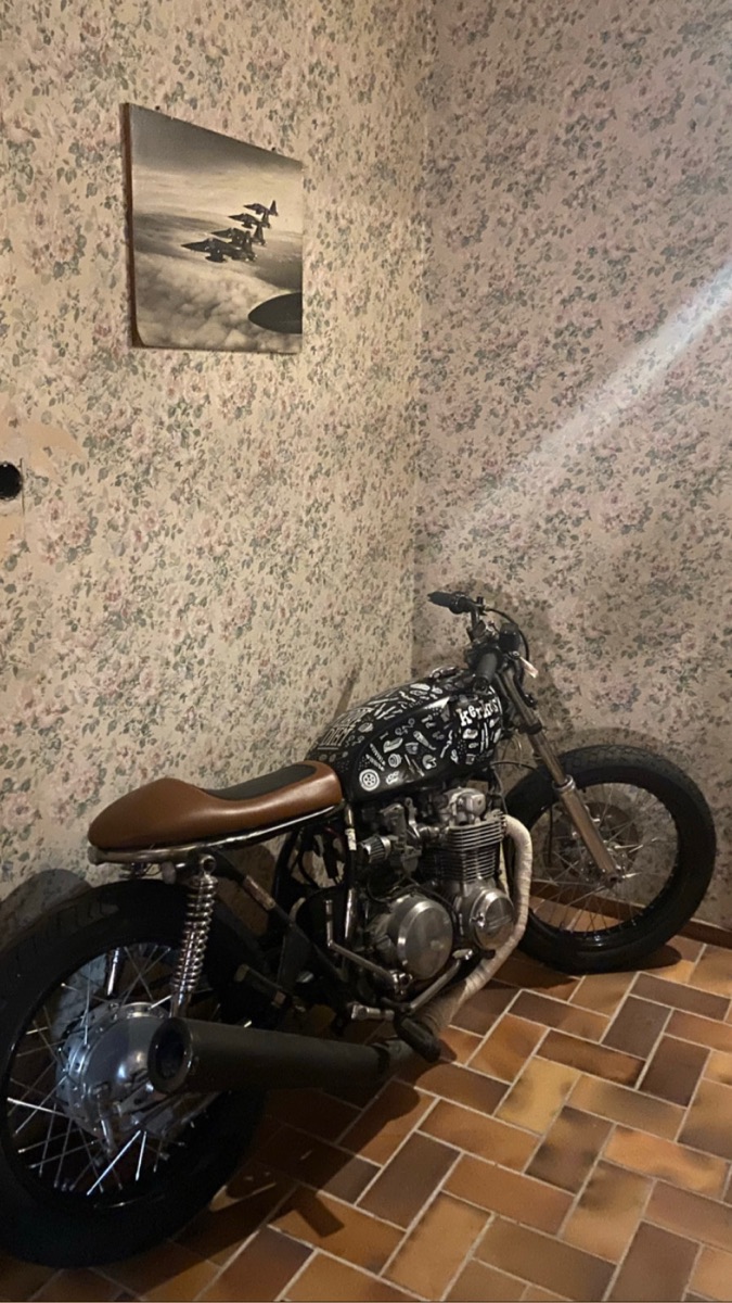Maxims cafe racer